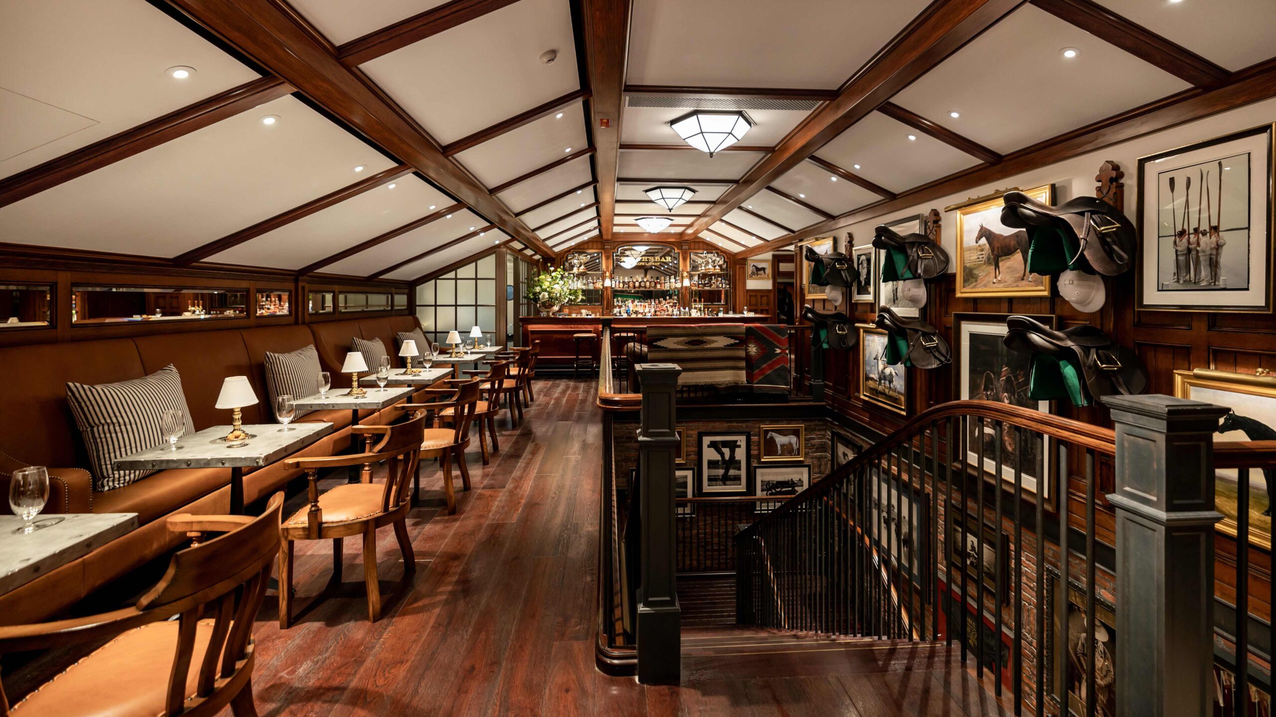 深耕直营餐饮，构建智能产业链